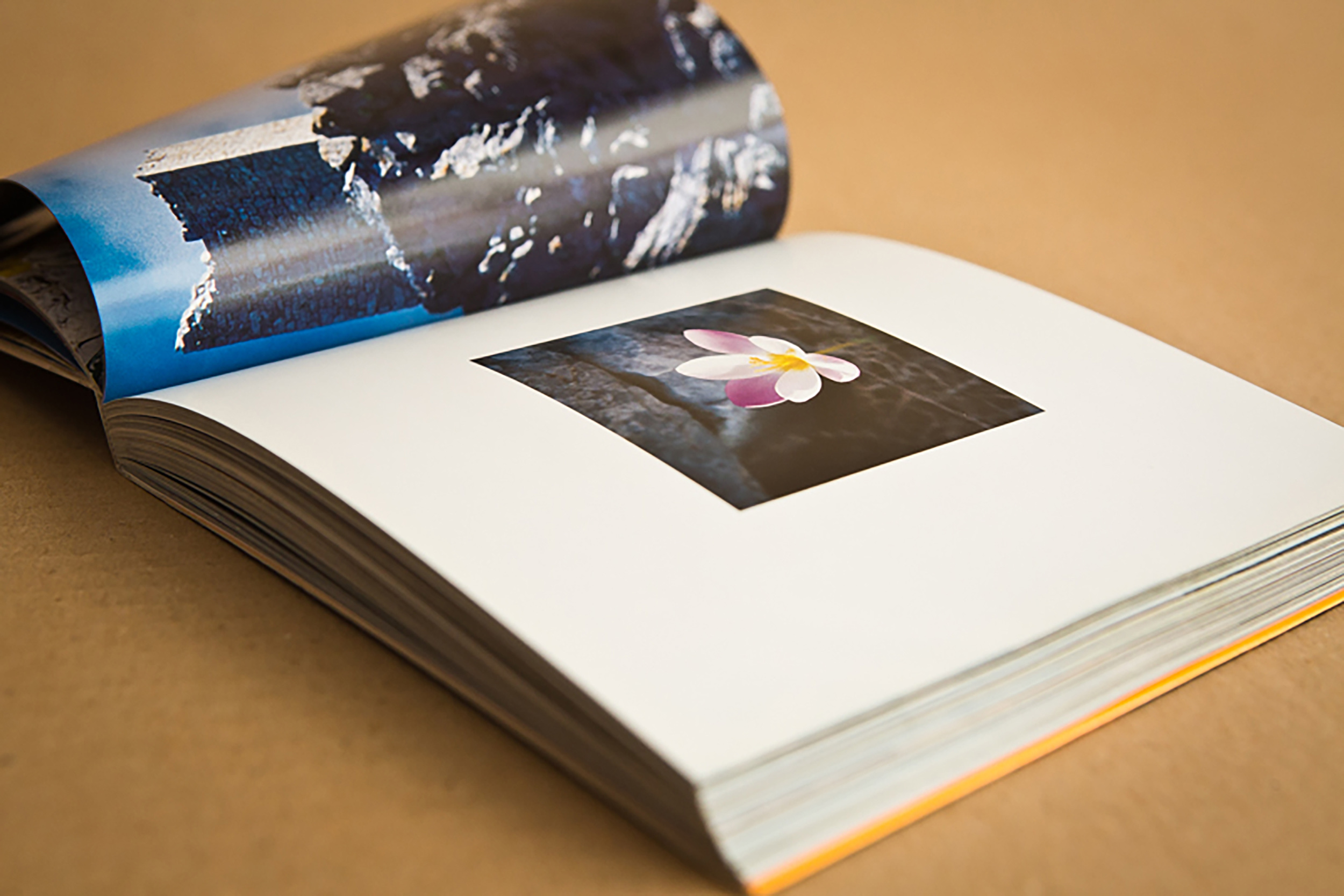 Andreas Smaragdis "Mani" a photo travelogue all around Laconian. Open Spread